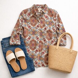 Chico’s No-Iron Medallion Print Button-Up Shirt Size 1 (Medium 8–10) 3/4 Sleeve